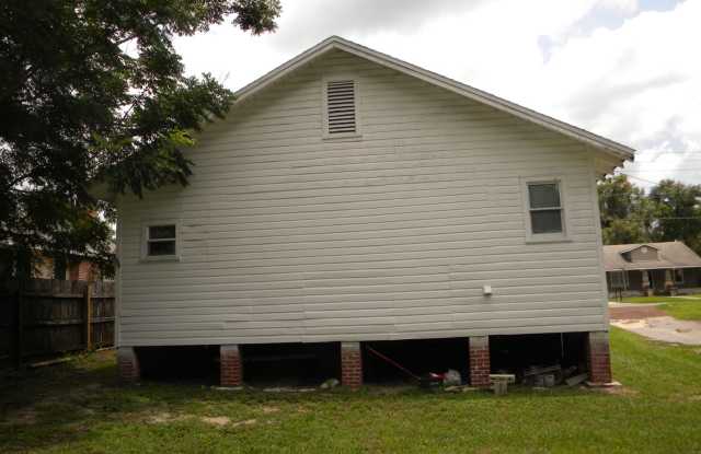 Duplex at 1016 NE 8th Ave. Ocala, FL 34470 Gallery 4