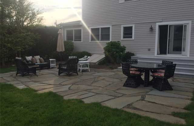 9 Peconic Crescent Gallery 2