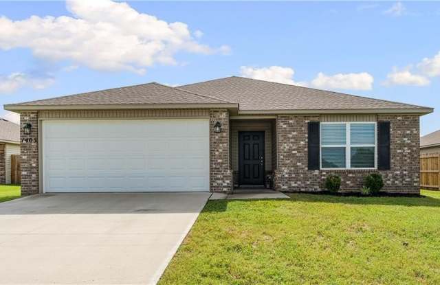 1405 S Corsac Street - 1405 South Corsac Street, Siloam Springs, AR 72761