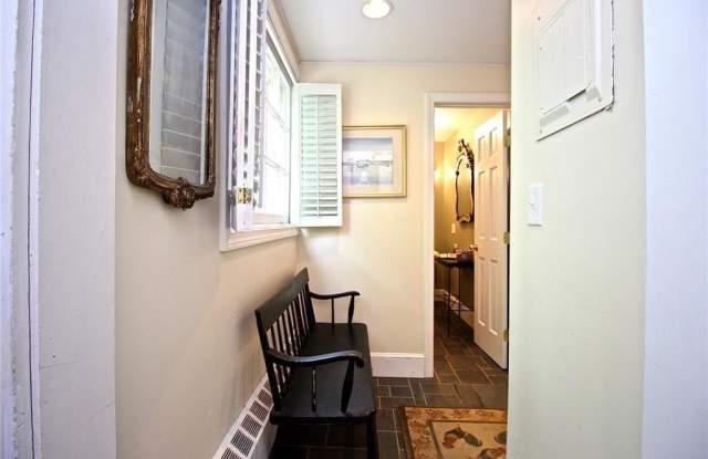 434 BELLEVUE Avenue Gallery 3
