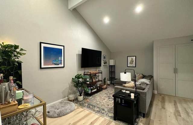 1712  Cinnamon PATH Gallery 3