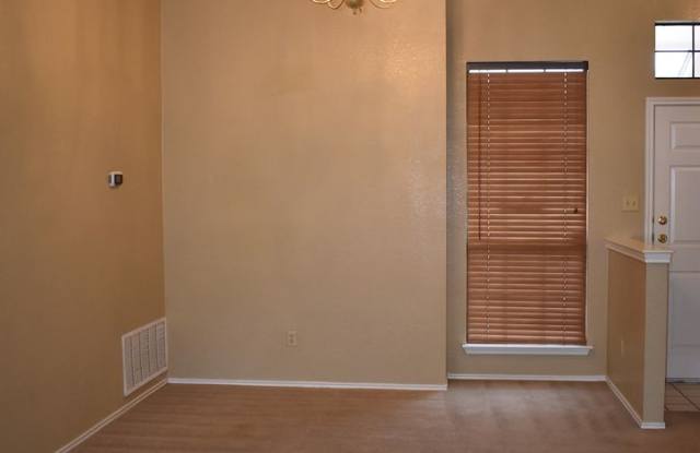 Spacious 3bd/2ba pet friendly home with privacy fence in Harker Heights! Gallery 4