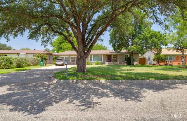 2408 W Avenue L photos photos