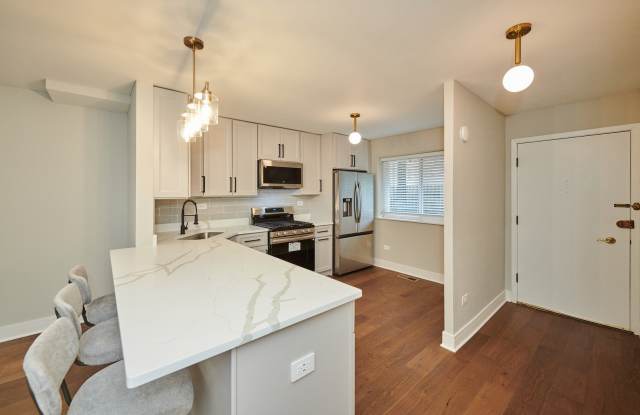 7074 N RIDGE Boulevard Gallery 2