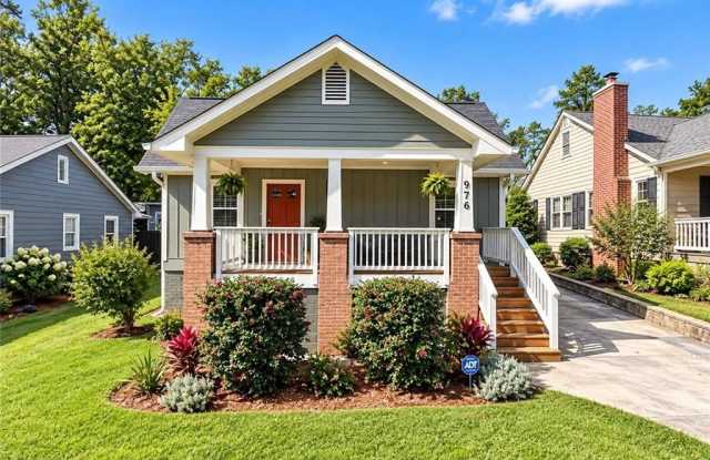 976 Hall Place NW Gallery 1