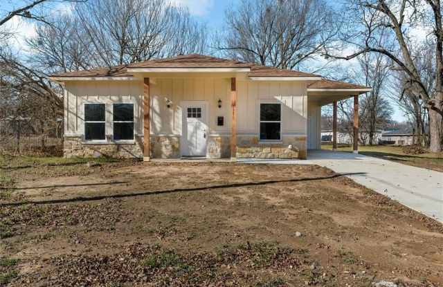 1371 10th Street NE - 1371 10th Street Northeast, Paris, TX 75460