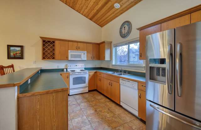 Immaculate 3 Bed, 3 Bath Furnished Condo in Prime Big Sky Location Gallery 4
