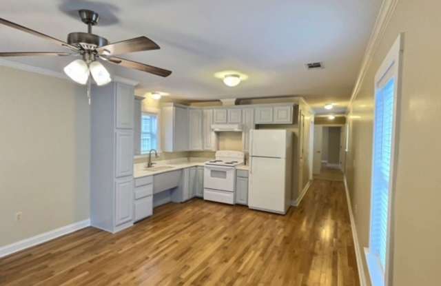 602 Cottage Square Gallery 3
