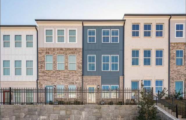 LIKE NEW! 2 bedroom 2.5 bath townhome located in Westside Bend! MUST SEE! photos photos