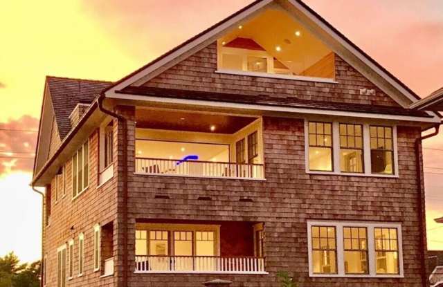 985 Ocean Avenue photos photos