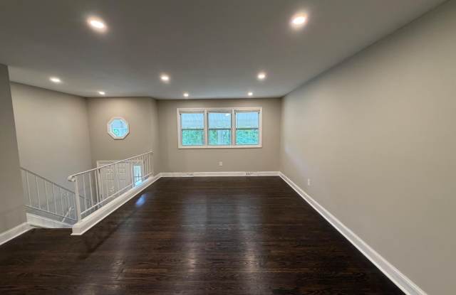 302 WASHINGTON Avenue Gallery 2