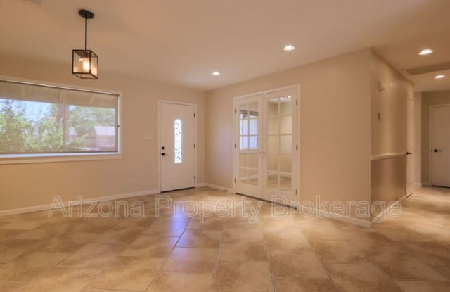 2522 E. Fairmont Dr. Gallery 1