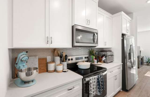 Stunning Like-New Townhome in Prime South Durham Location! Gallery 4