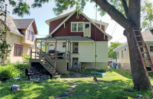 Huge 5 Bedroom Como House for Sept 2027! Gallery 4