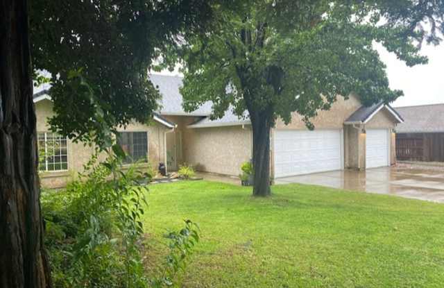 Nice Home in Windsor Estates!! photos photos