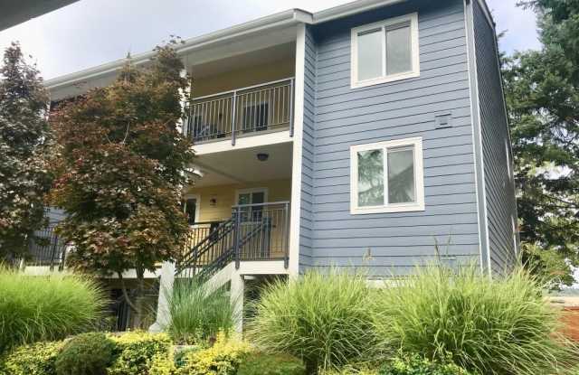 Bellevue Condo in the Heart of Factoria - 12519 Southeast 41st Place, Bellevue, WA 98006