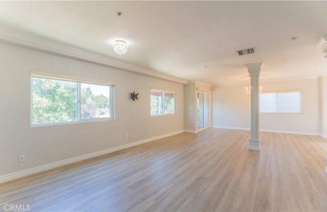 317 West Acacia #4 Gallery 4