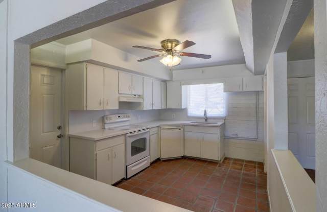 3532 N CARHILL Avenue Gallery 4