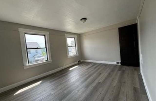 929 Vankirk St Gallery 4
