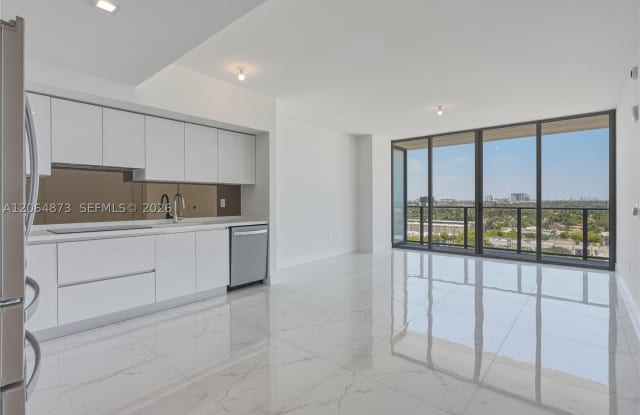 1170 E HALLANDALE BEACH Gallery 3