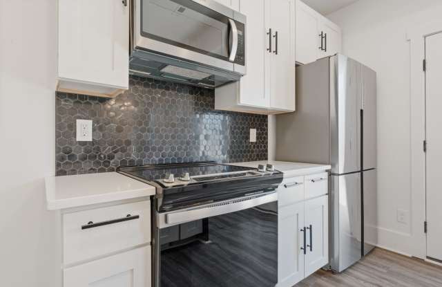 Modern and welcoming 3 bed 2.5 bath with balcony close to downtown! Gallery 4