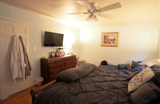 Crofton Triangle Townhome Gallery 3