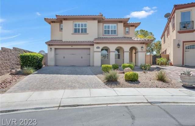 Rare and stunning 5 bedroom 4117sqft property with pool and spa in the backyard. Gallery 1