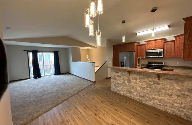4 Bedroom Townhome! Gallery 3