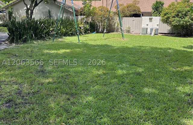 3032 S Oakland Forest Dr Gallery 3