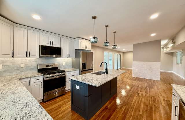 205 Fairpoint Dr photos photos