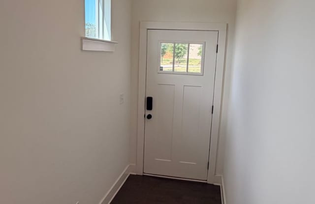 Elegant Lithonia 3 Bedroom 2.5 bath with Fenced backyard! Gallery 3