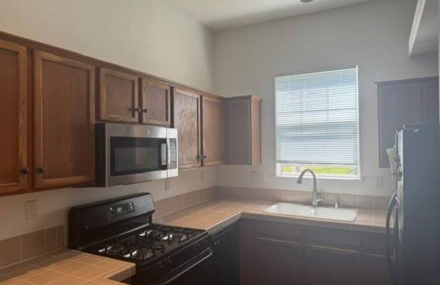 <b> Three Bedroom near Wildcreek Golf Course<br><br> Gallery 4