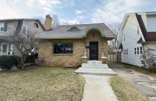 Charming 4 Bedroom on the SE Side! photos photos