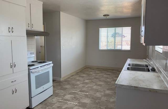 Two Bedroom Country Cottage Available in Tracy! Gallery 4