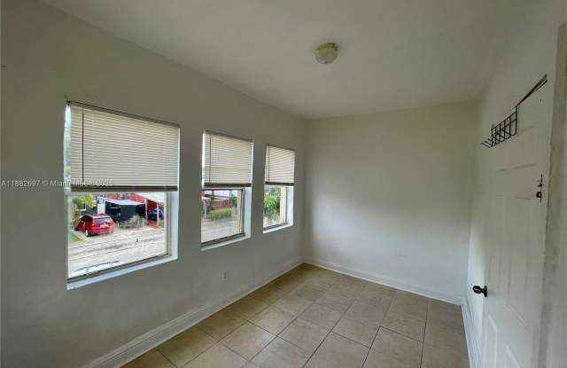 1060 NW 47th St photos photos