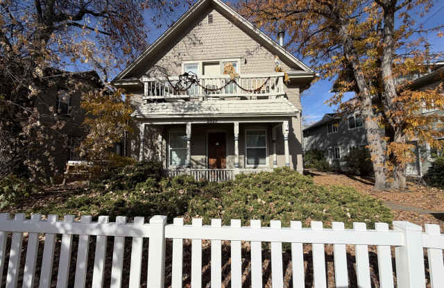 2027 Arapahoe - 3 photos photos