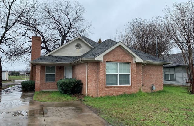 415 S Bradshaw St - 415 South Bradshaw Street, Denton, TX 76205