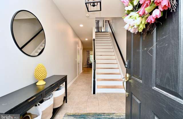 6915 ROLLING CREEK Way Gallery 2