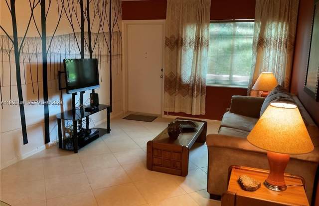 2110 NE 39th St photos photos