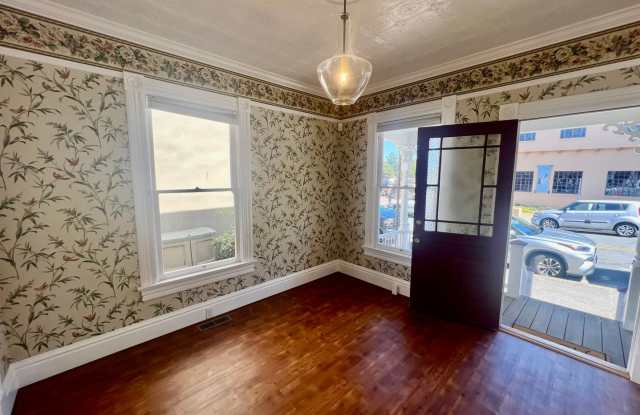 Available Now! Charming Restored Cottage on Forest Ave in Downtown Pacific Grove! Gallery 4