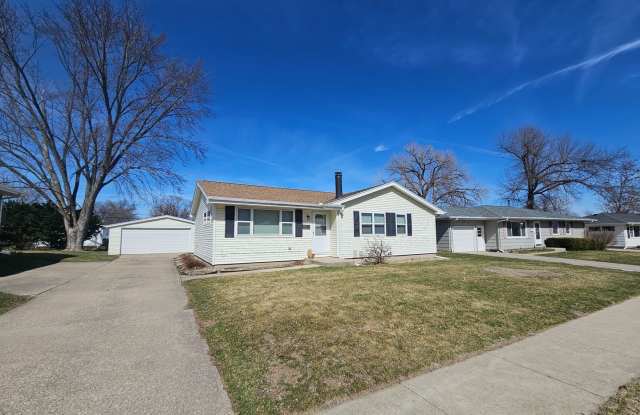 Great NE 3 Bedroom 2 Bath with Garage, close to shopping and I380 access photos photos