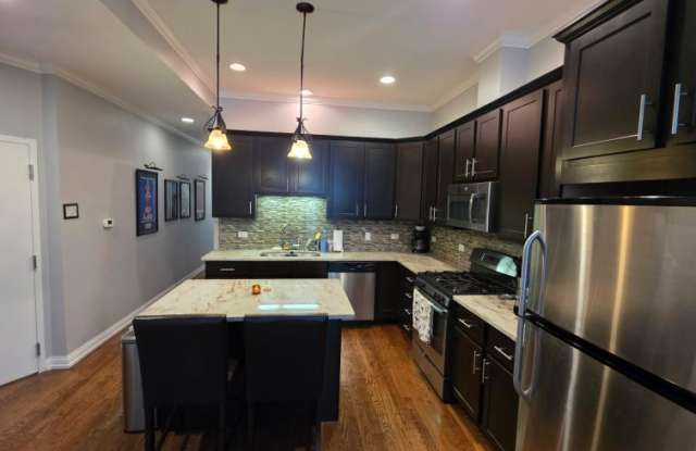 2835 N Clark photos photos