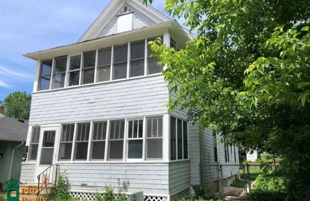 971 Case Avenue East - 971 Case Avenue, St. Paul, MN 55106