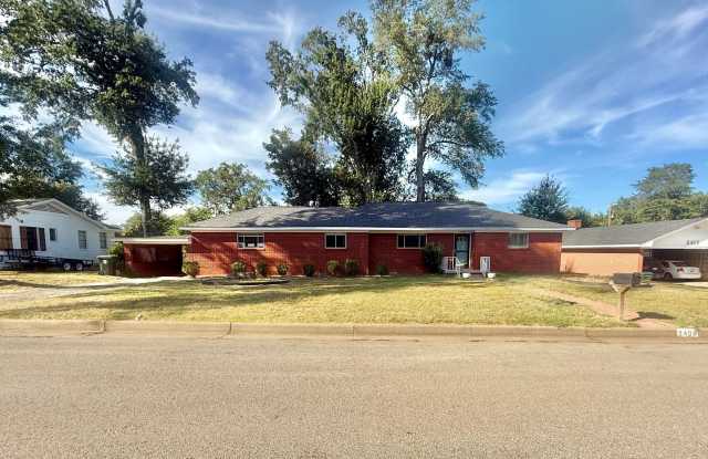 Spacious 3-bed/2-bath! Gallery 1