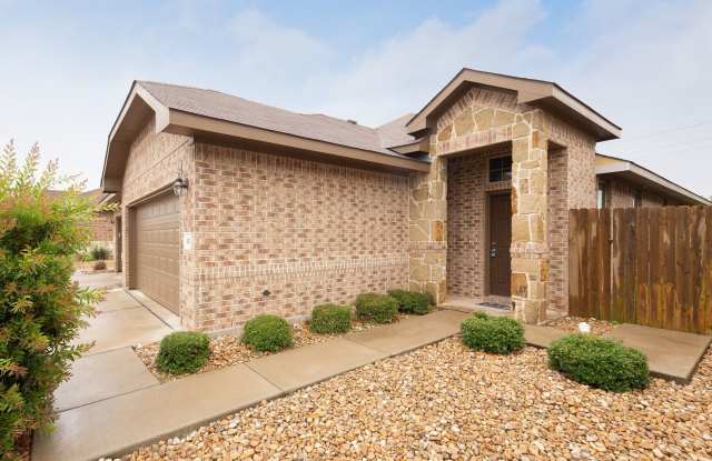 GORGEOUS 3 BEDROOM DUPLEX LOCATED IN BASTROP, TX! photos photos