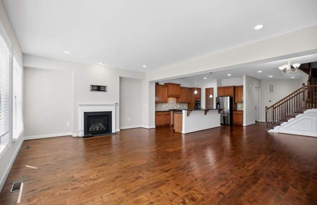 Stunning 3BR Townhome in Ashburn - 42331 Benfold Square, Brambleton, VA 20148