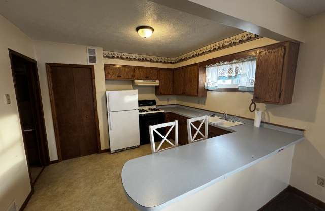 105 Southeast 13th Street - 105 Southeast 13th Street, Aledo, IL 61231