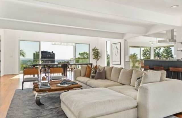 8954 ST IVES Dr Gallery 4
