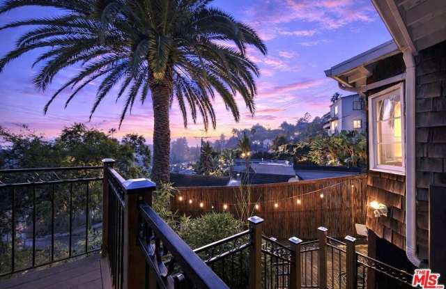 2431 N Gower St photos photos