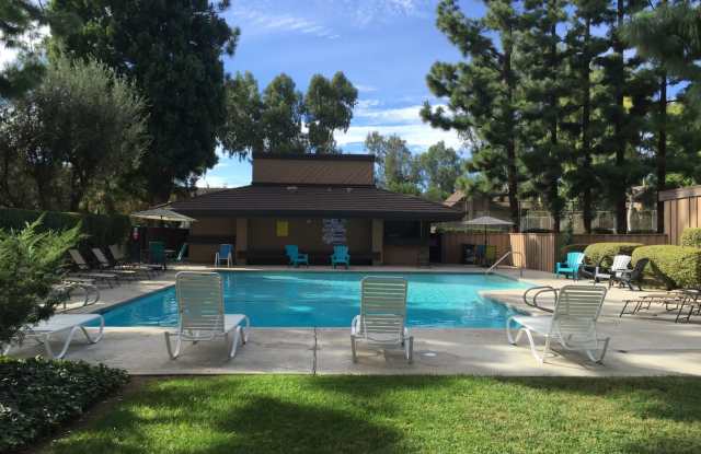 Stunning Northrdidge Townhouse - 9735 Reseda Boulevard, Los Angeles, CA 91324